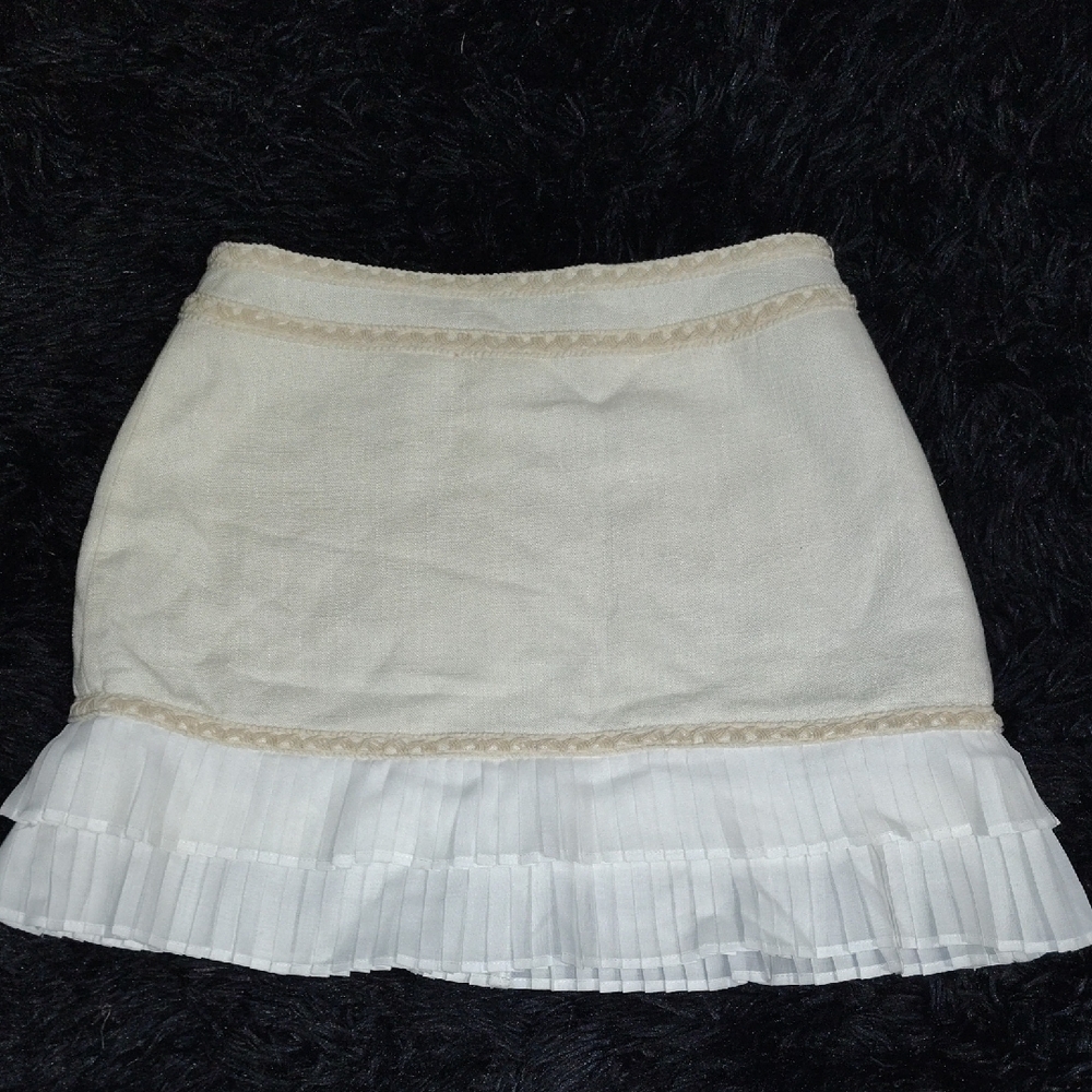 Chic Ivory Pleated Mini Skirt
